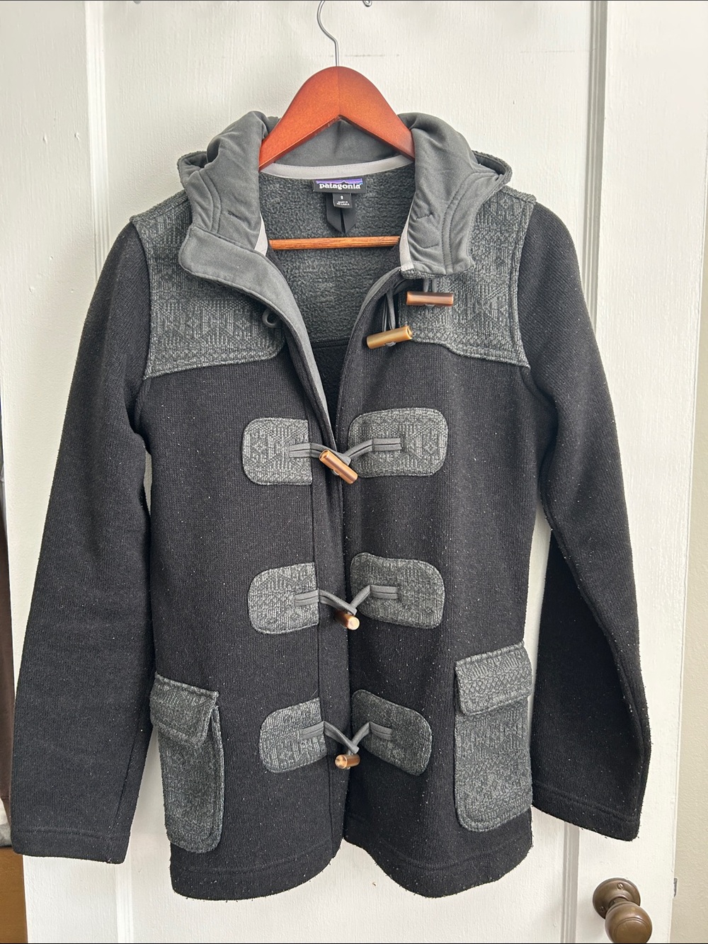 Women’s Patagonia Black Toggle Jacket with Gray Accents
